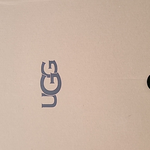 ON SALE! UGG Classic Short ii Boots, tan / chestnut size 7, 9 10 NWT, new in box - Picture 7 of 10